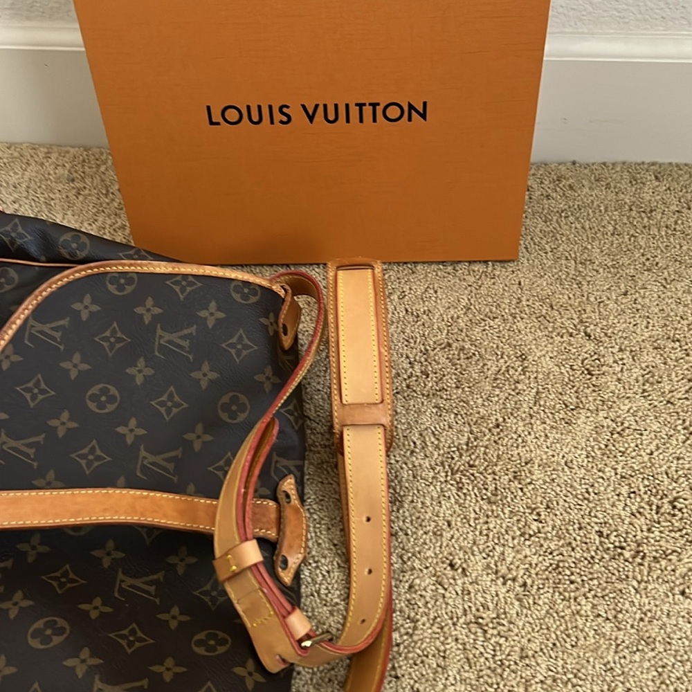 Louis Vuitton Samur 35. Box not included - Picture 7 of 7
